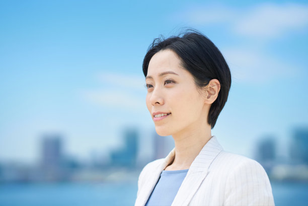 仅一个中年女人