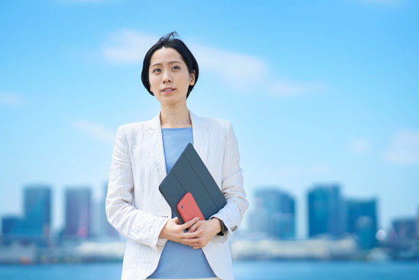 仅一个中年女人