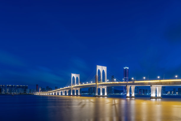 城市高架桥灯光设计