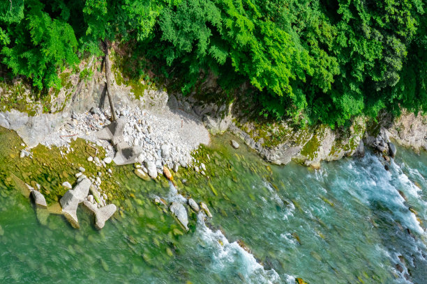 航拍清澈溪流河流山川