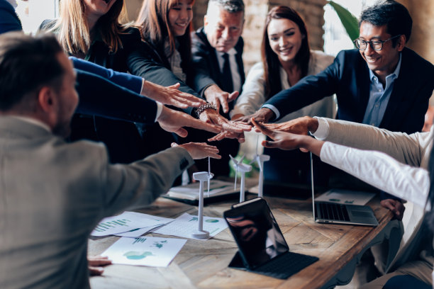 励志诚信创新高效专业