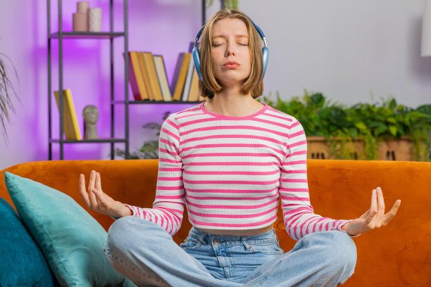 瑜伽广告瑜伽人物图片