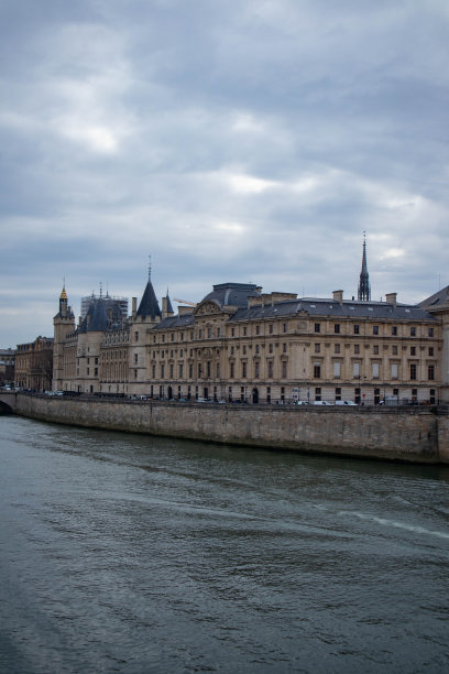 louvre