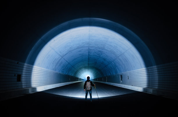 星际隧道