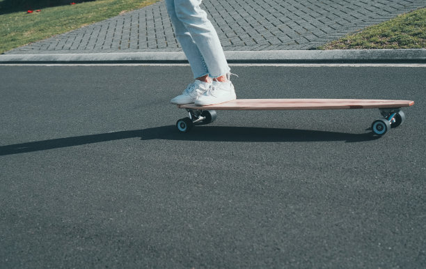 滑板少年青