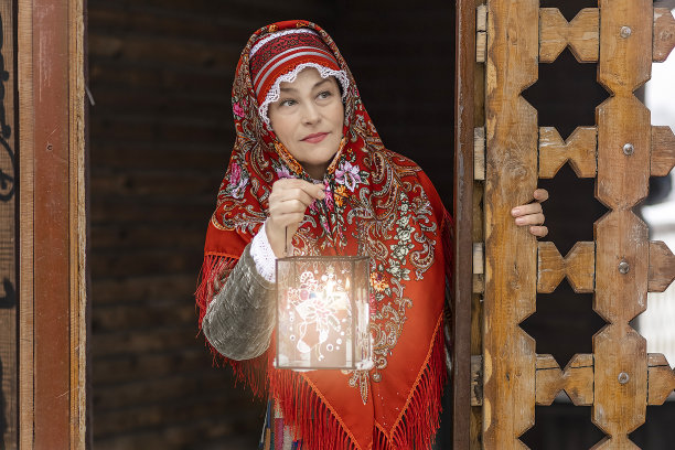 红衣图案优雅美人