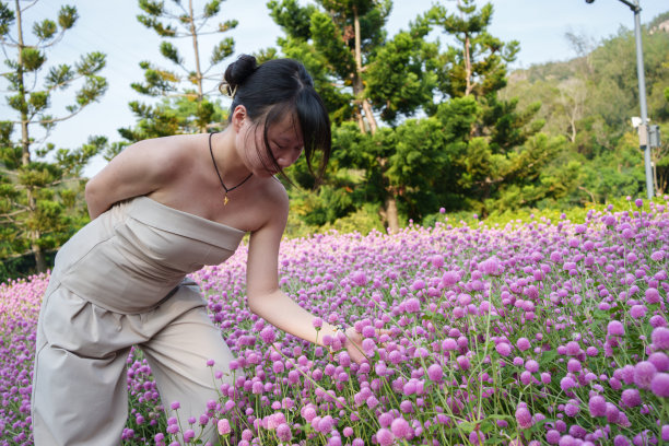 背影女孩花儿姑娘