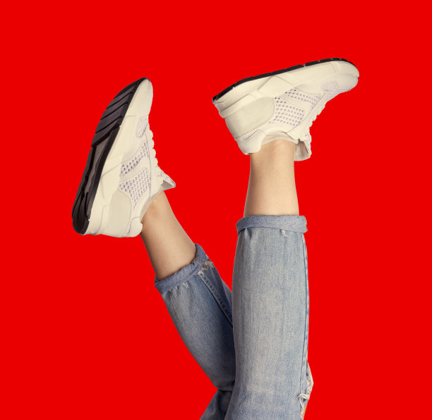 女运动鞋海报
