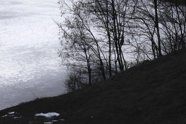 河畔秋霜