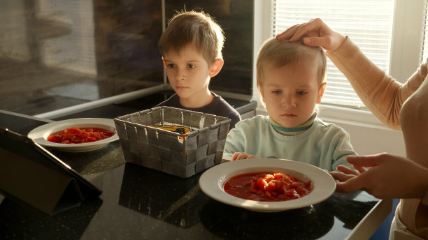 卡通可爱小男孩厨师