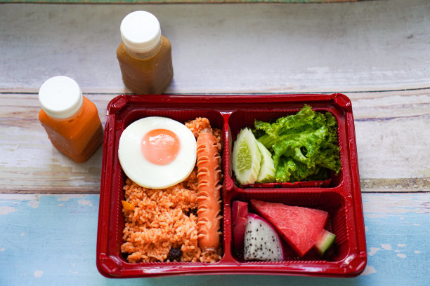 荤素搭配的美味盒饭