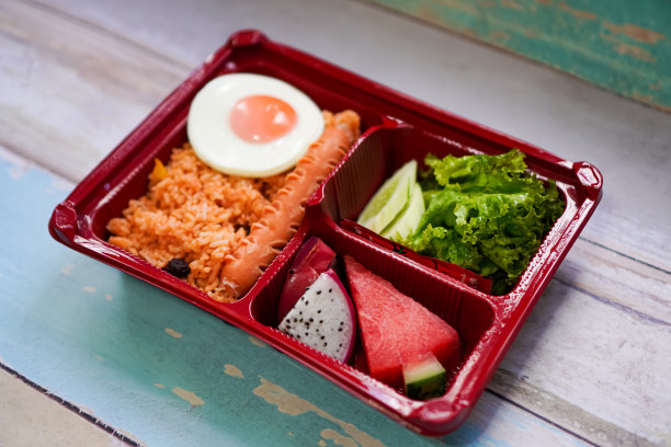 荤素搭配的美味盒饭