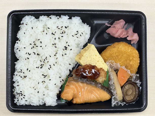 荤素搭配的美味盒饭