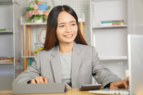 仅一个中年女人