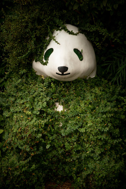 熊猫植物雕像