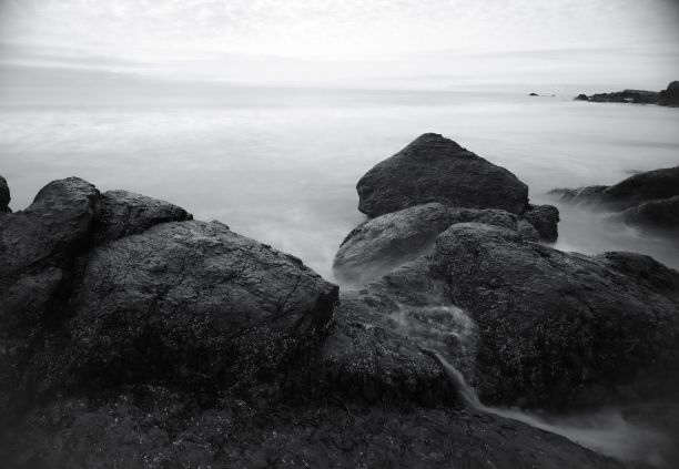 海喷黑白岩
