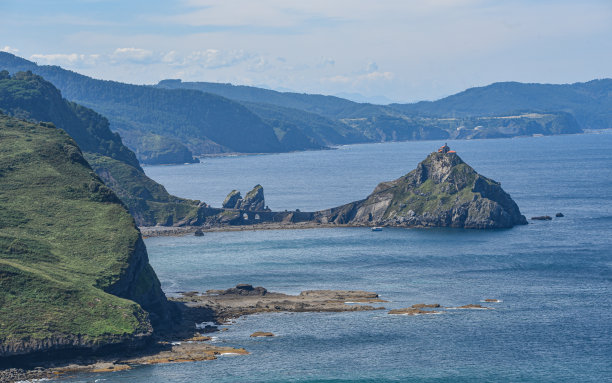 石墙光影树影