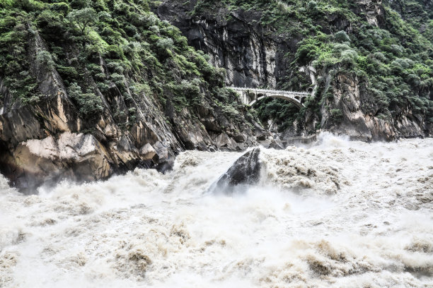 虎跳峡风光壁纸