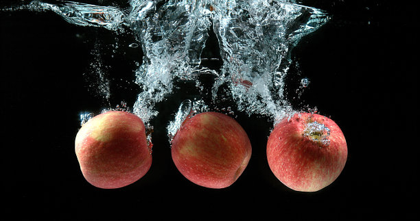 水中苹果高清图