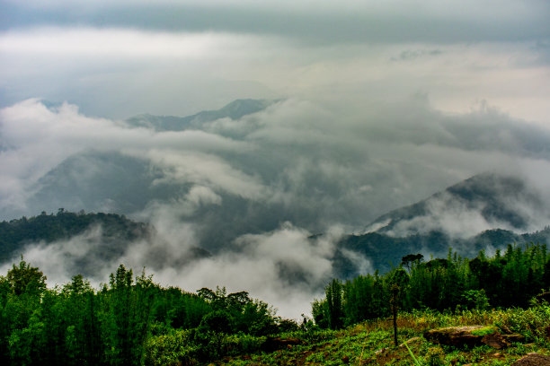 航拍素材珠峰山顶云雾缭绕的美景