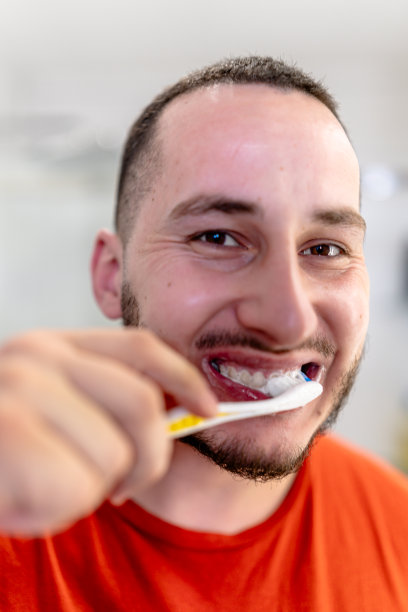 牙齿清洁剂