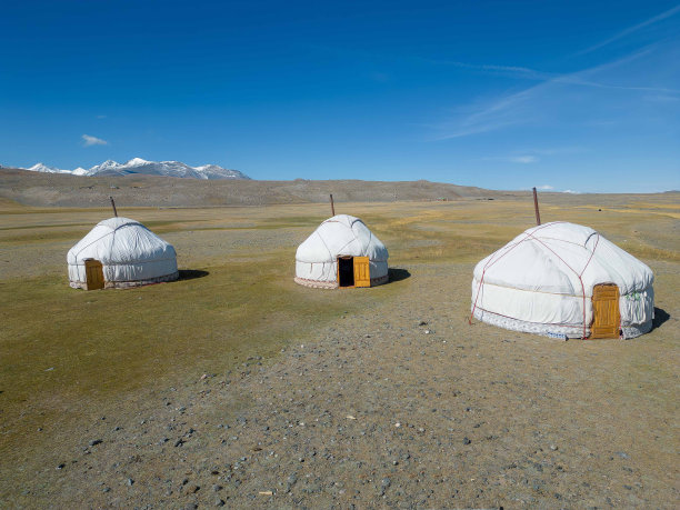 阿尔泰山脉,蒙古包,偏远的