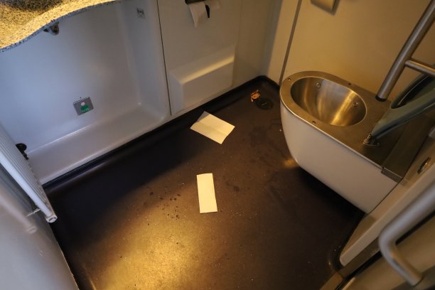 列车洗手间