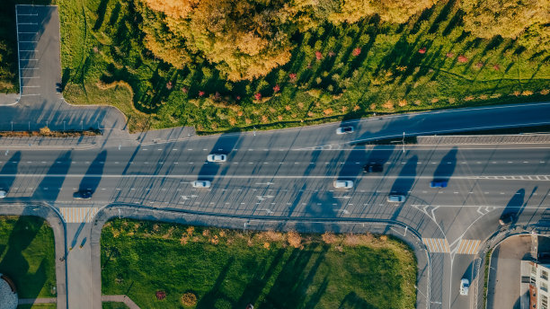 铁路公路交汇