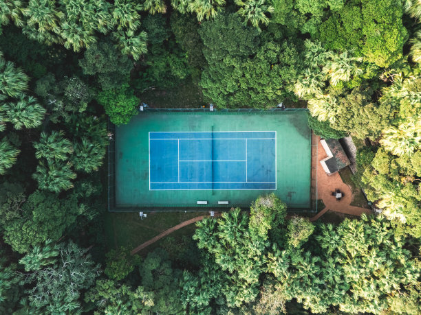 网球网,人类居住地,航拍视角