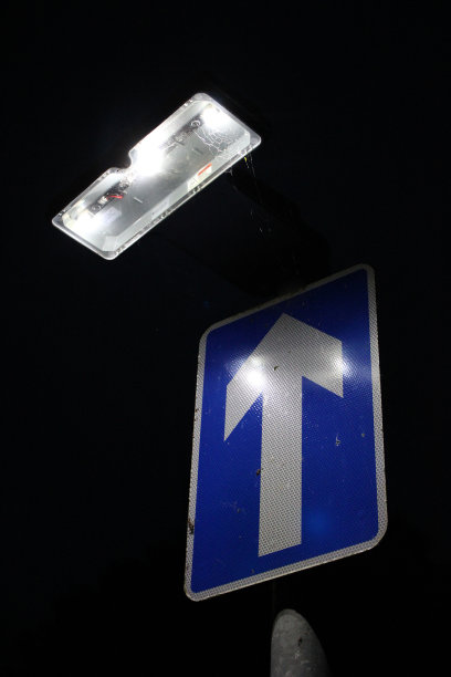 路标导向牌路灯