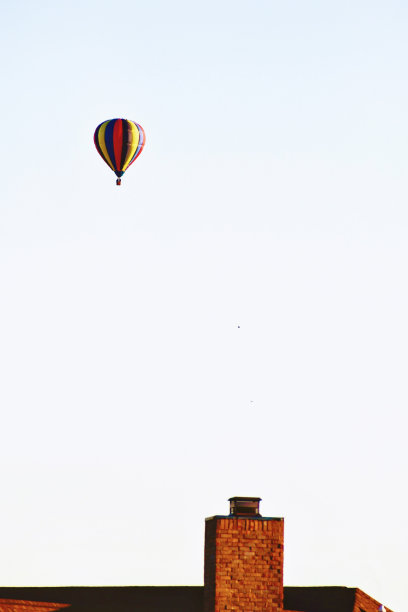 草原上的热气球放飞