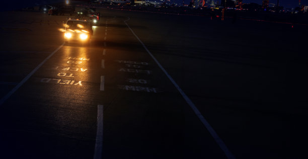 夜色停机坪