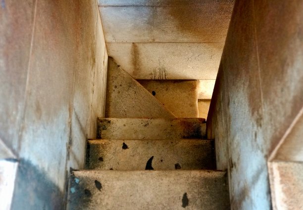 狭窄空间楼梯