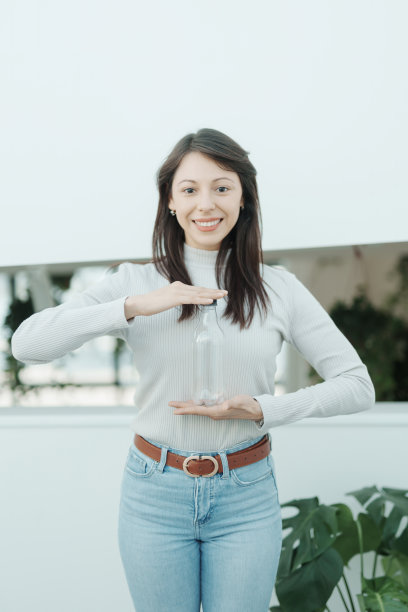 健身中国女人喝水