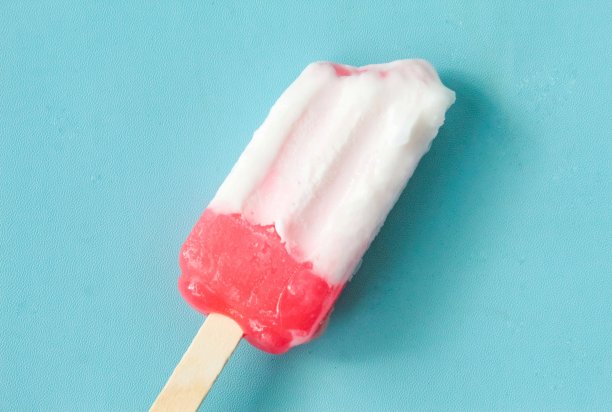 草莓诱人冰淇淋