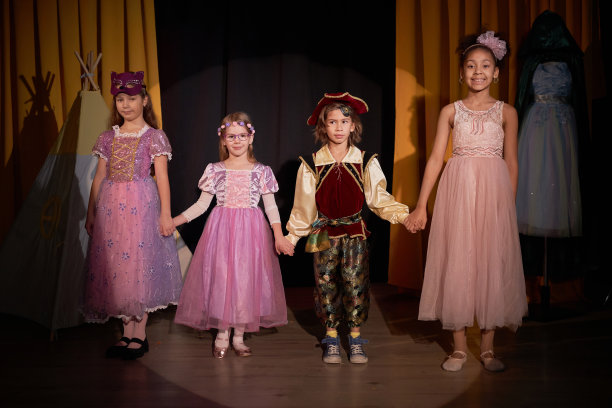 粉色童话儿童节舞台