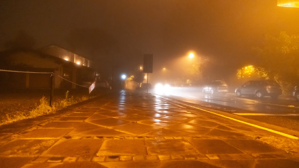 夜晚走廊的雾气