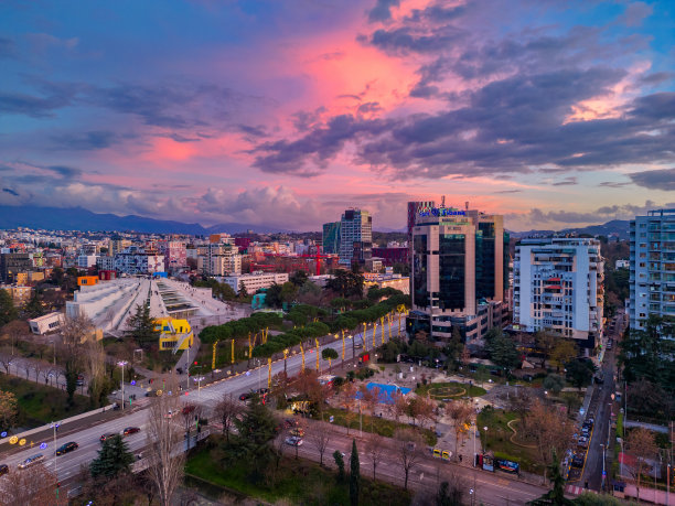 阿尔巴尼亚,城镇景观,曙暮光