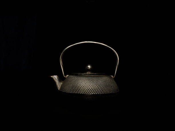 茶壶黑背景高清大图