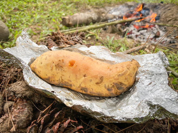 柴火烤红薯