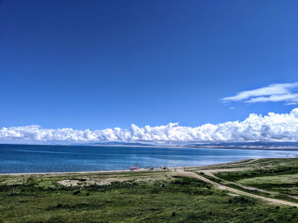 阳光云层青海湖风光