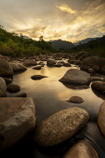 阳光夕阳太阳岩石岸边