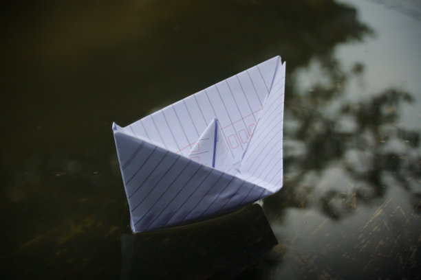 纸船象征