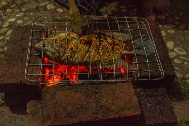 夏季餐厅绿色餐饮海报