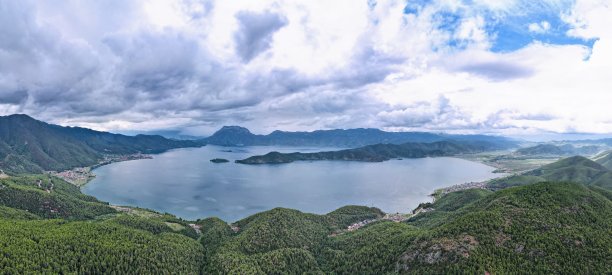 航拍云南泸沽湖旅游目的地风光