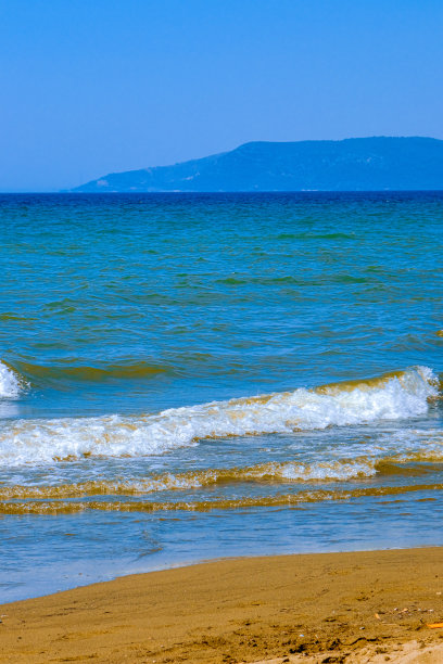 沙滩上的海浪痕迹高清摄影图片