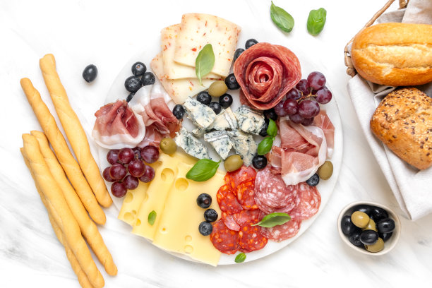 意大利熏火腿,意大利腊肠,脆饼干