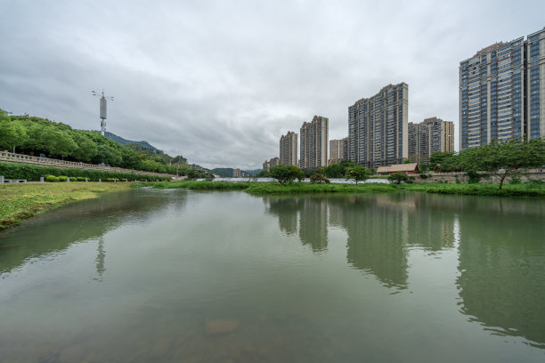 城区公园湖泊小区住宅