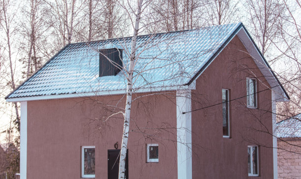 雪地小房子摄影图