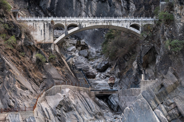 虎跳峡风光壁纸